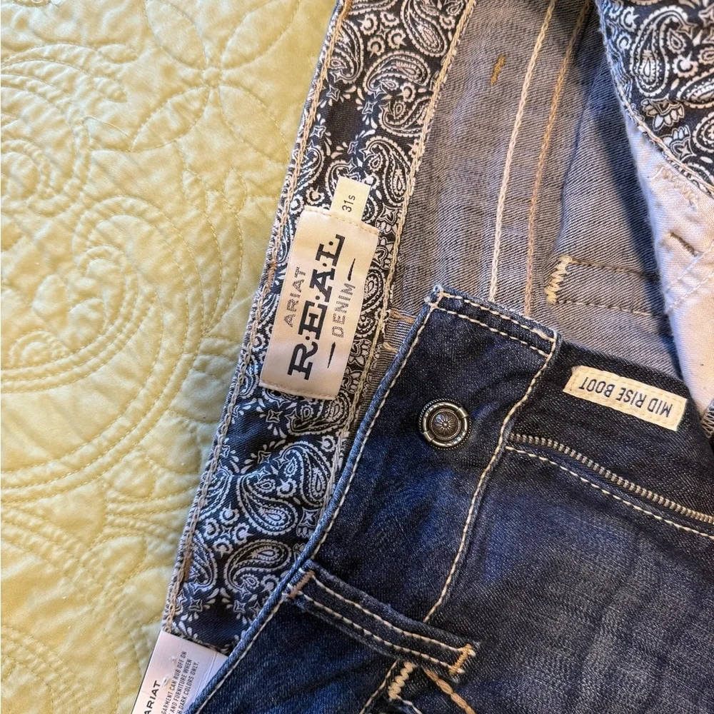 Woman’s Ariat Jeans - Picture 3 of 4